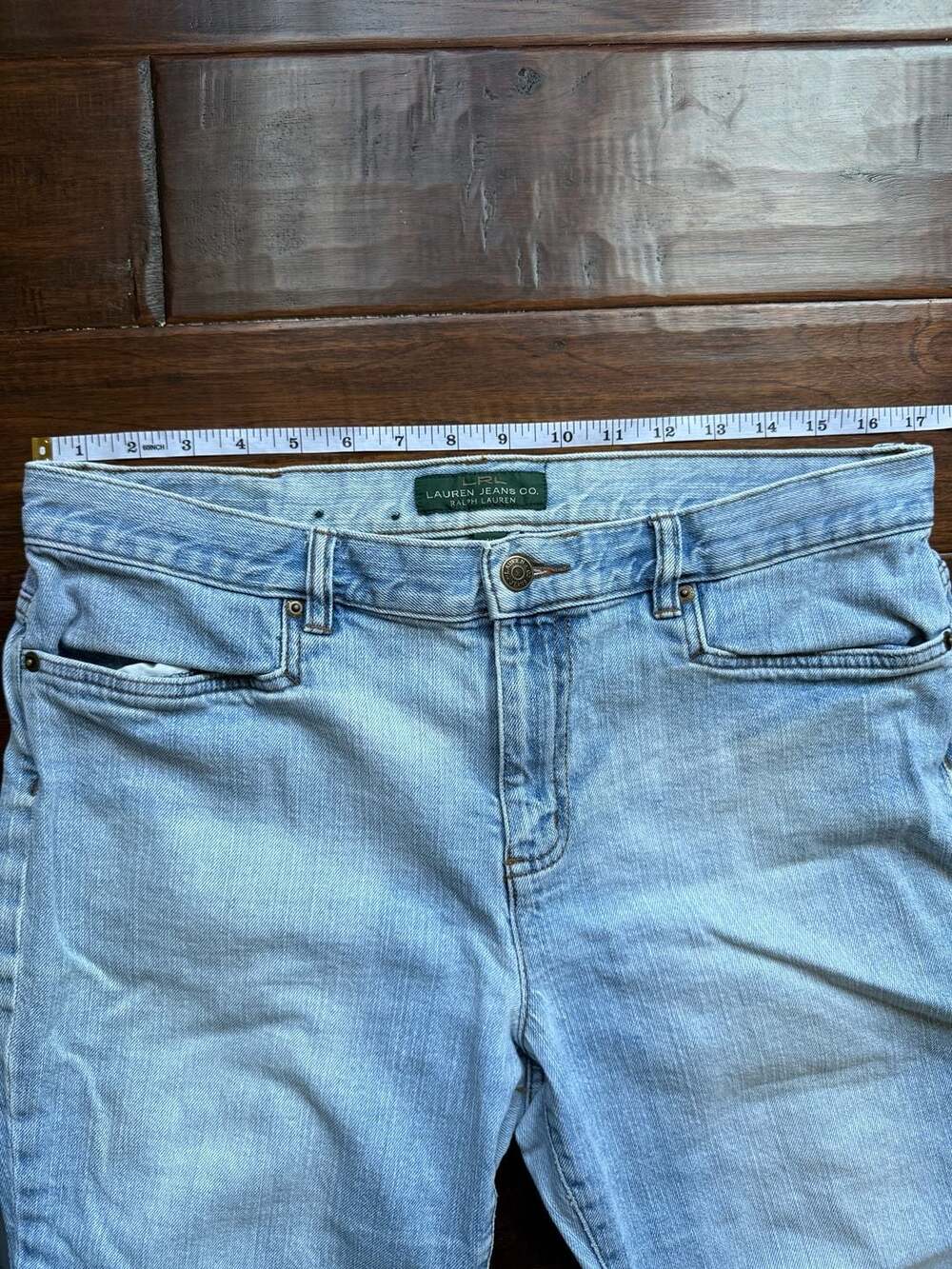 Lauren Jeans Co. Ralph Lauren Women's Size 12 Light Wash Denim Capri Jeans - Picture 5 of 6